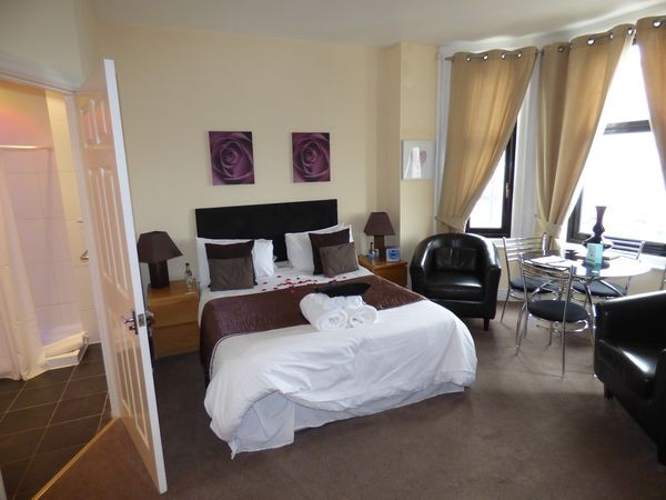 Carlton's Holiday Suites